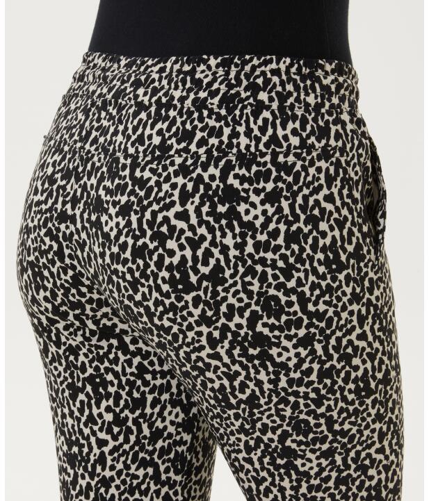 bengalinhose-schwarz-creme-1159301_1022_DB_M_EP_01.jpg