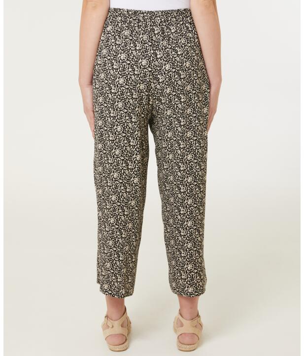 culotte-schwarz-creme-1169898_1022_NB_M_EP_04.jpg