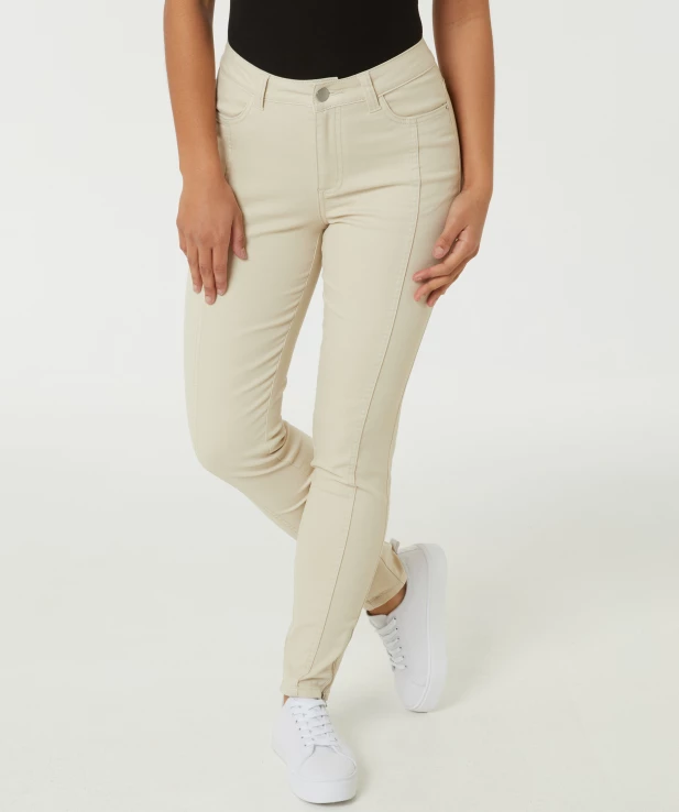 twillhose-mit-ziernaehten-beige-117686881430_8143_HB_M_EP_01.jpg