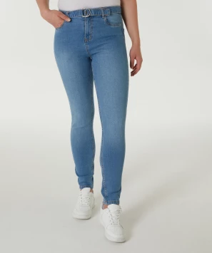 Jeans mit Gürtel