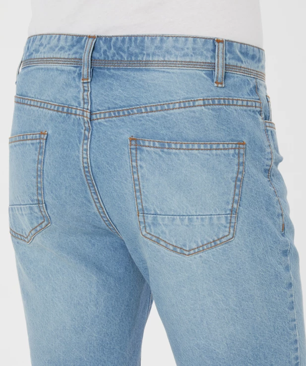 jeans-shorts-mit-destroyed-effekten-jeansblau-hell-118003821010_2101_DB_M_EP_01.jpg