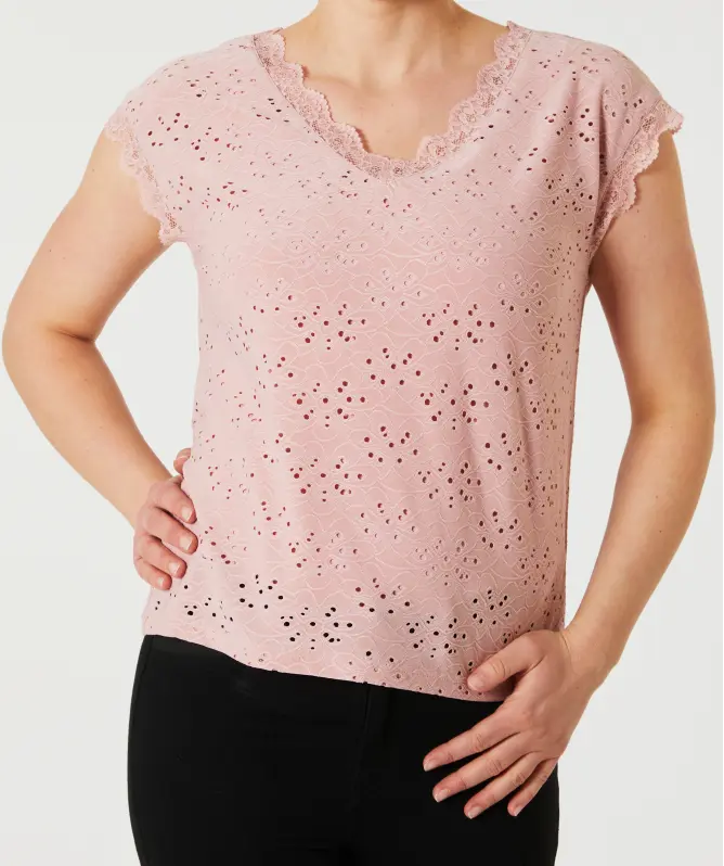 T-Shirt z perforowanym wzorem