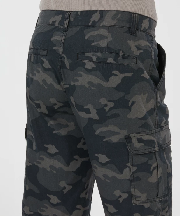 cargo-shorts-camouflage-grau-bedruckt-118015511120_1112_DB_M_EP_01.jpg