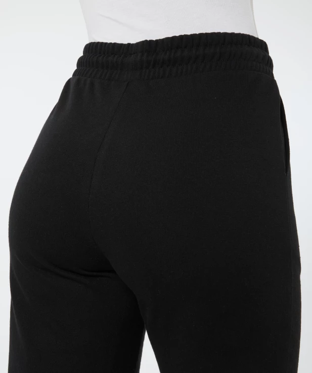 sweatshorts-in-bermudalaenge-schwarz-118022010000_1000_DB_M_EP_01.jpg