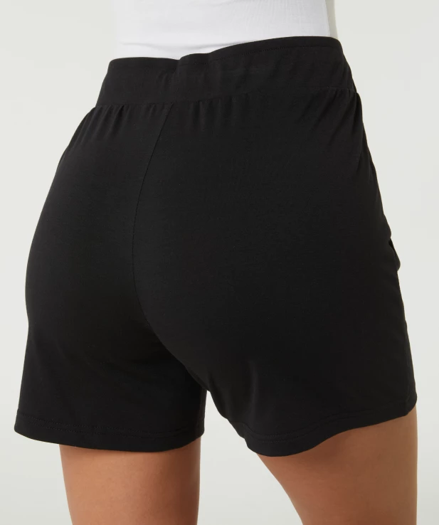 schwarze-shorts-schwarz-118023610000_1000_DB_M_EP_01.jpg