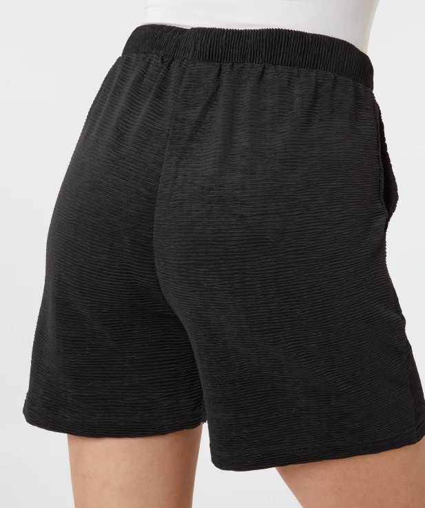 strukturierte-shorts-schwarz-118027410000_1000_DB_M_EP_01.jpg