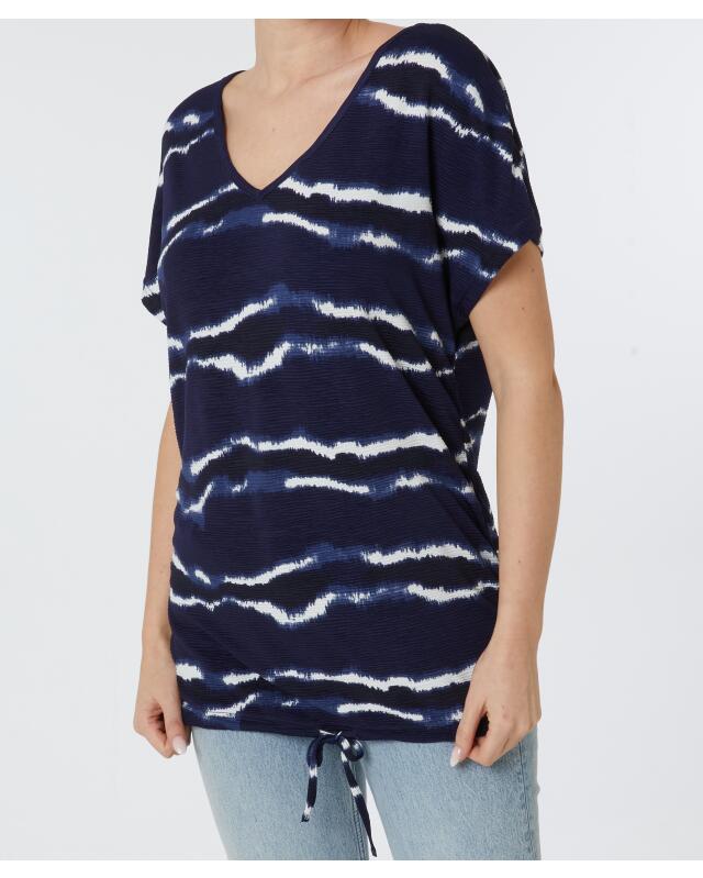 T-shirt long à col V femme, bleu imprimé (KiK Longshirt mit V-Ausschnitt (blau bedruckt)) — KiK, produit allemand authentique au Maroc