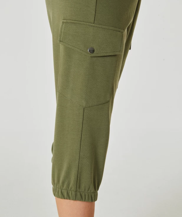 jogginghose-in-caprilaenge-khaki-1180543_1840_DB_M_EP_02.jpg