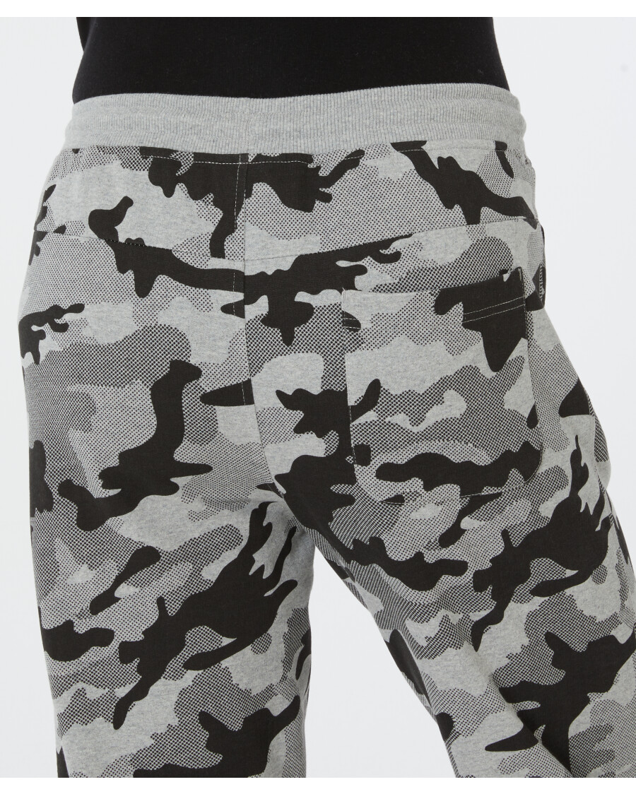 jogginghose-camouflage-grau-bedruckt-118056111120_1112_DB_M_EP_01.jpg