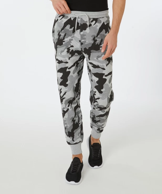 jogginghose-camouflage-grau-bedruckt-118056111120_1112_HB_M_EP_01.jpg