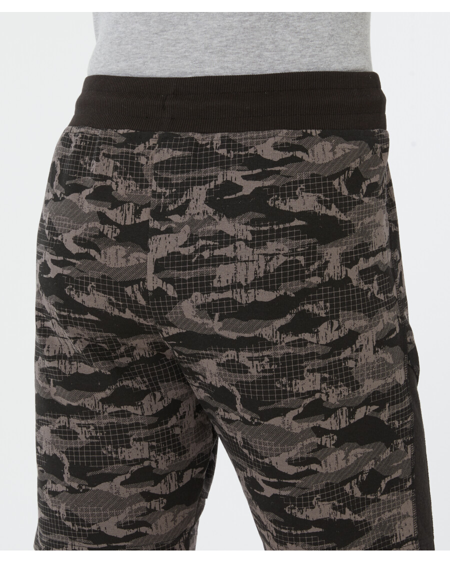 sport-shorts-camouflage-schwarz-bedruckt-118090410040_1004_DB_M_EP_01.jpg