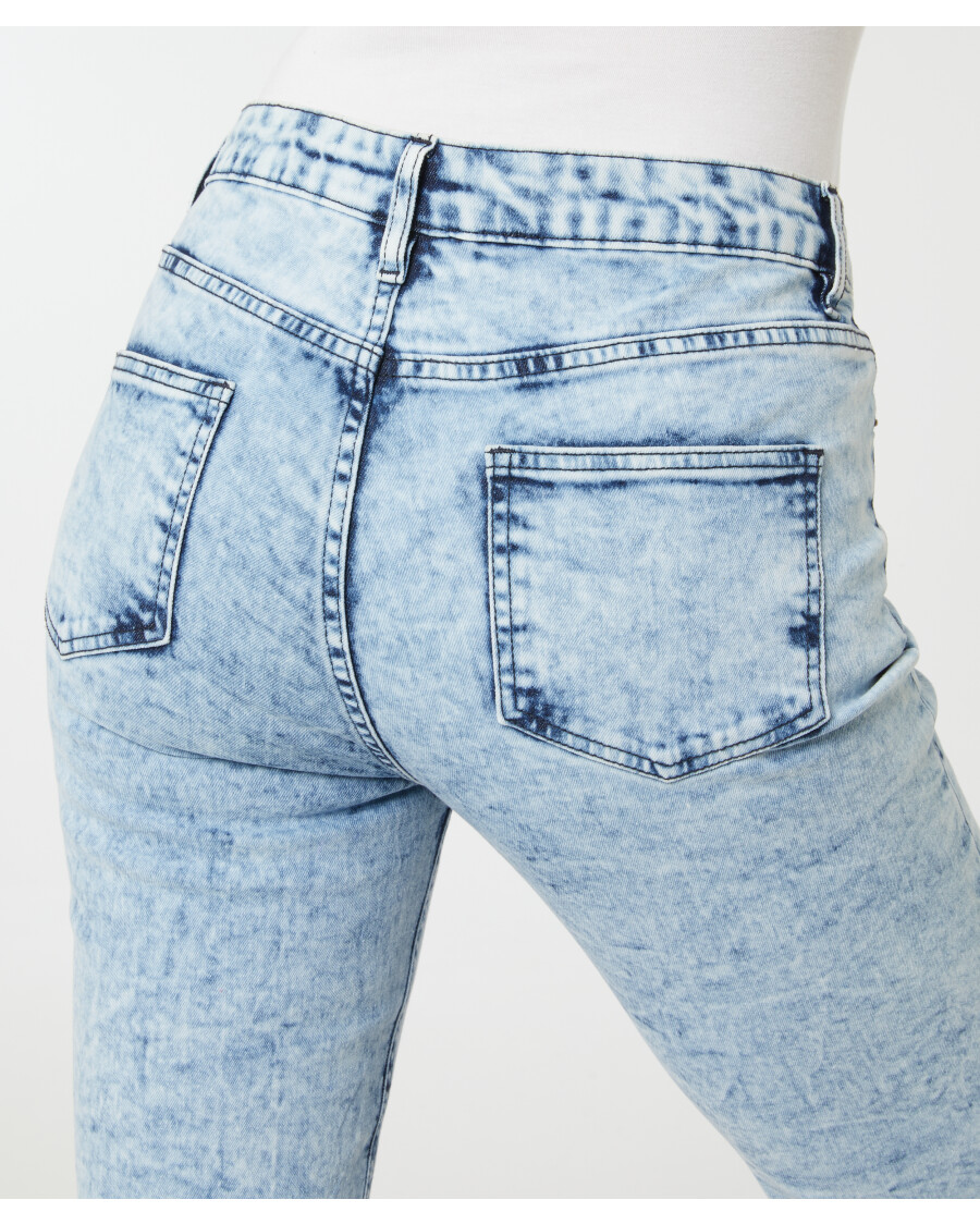 capri-jeans-jeansblau-hell-ausgewaschen-118119721020_2102_DB_M_EP_01.jpg