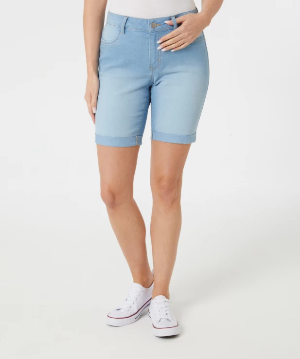 jeans-shorts-mit-waschungseffekten-jeansblau-hell-118121721010_2101_HB_M_EP_01.jpg