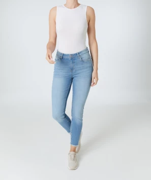 Jeans mit ausgefranstem Saum