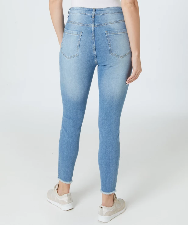 jeans-mit-ausgefranstem-saum-jeansblau-hell-118409321010_2101_NB_M_EP_01.jpg