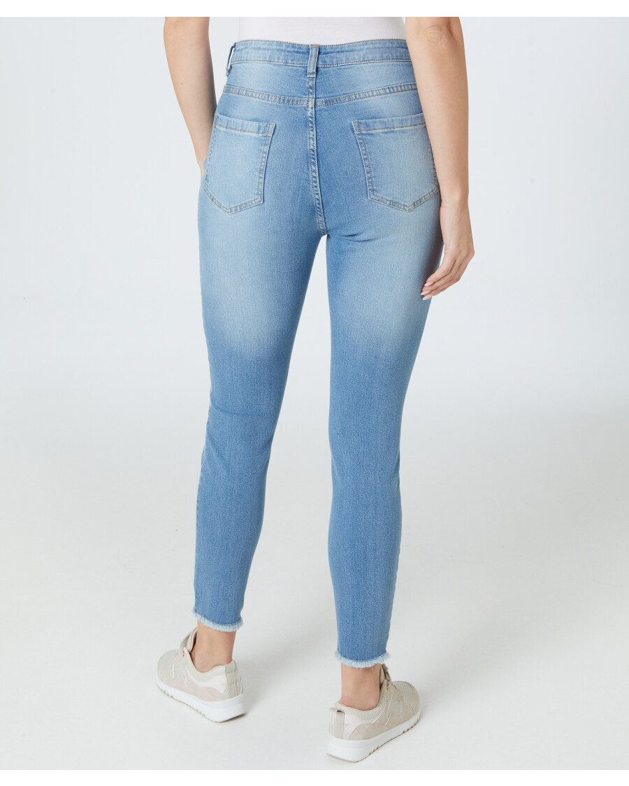 jeans-mit-ausgefranstem-saum-jeansblau-hell-118409321010_2101_NB_M_EP_01.jpg