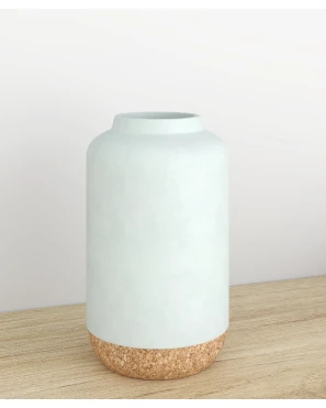 Ceramiczny wazon z drewnianą podstawą