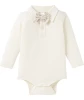 babys-body-mit-fliege-offwhite-118862212150_1215_HB_L_EP_01.jpg