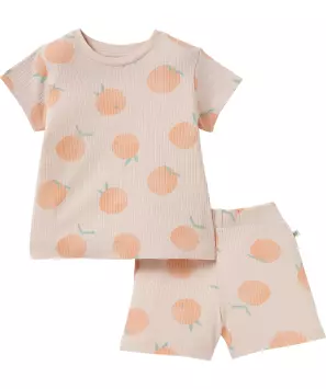Oranje T-shirt en korte broek