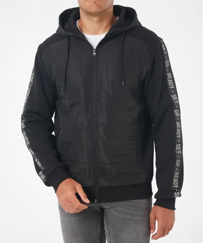 Sportjacke mit Schriftzügen