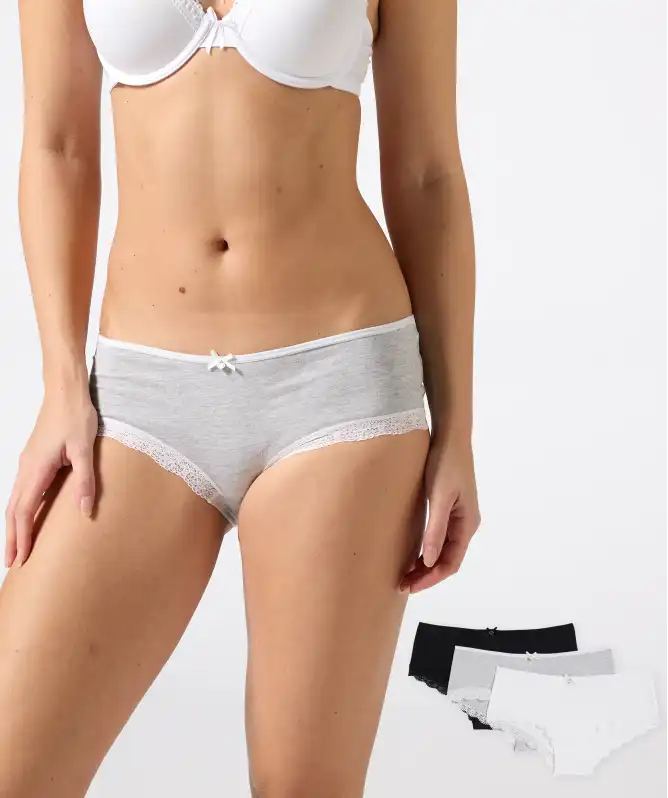 Figi z kokardką i akcesoriami