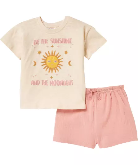 T-Shirt + Shorts