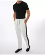 jogginghose-mit-seitenstreifen-offwhite-119485812150_1215_HB_M_EP_01.jpg