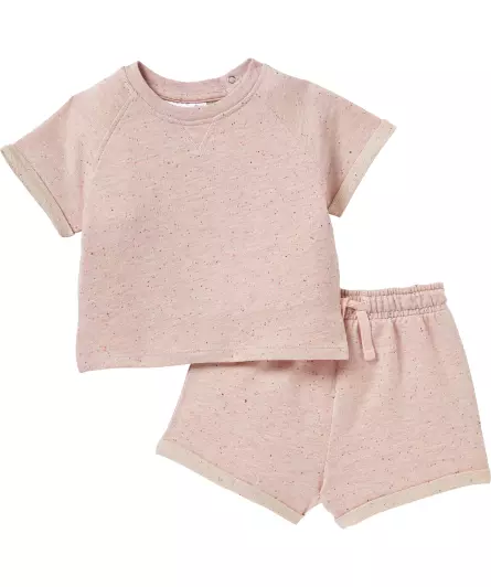 T-Shirt + Shorts