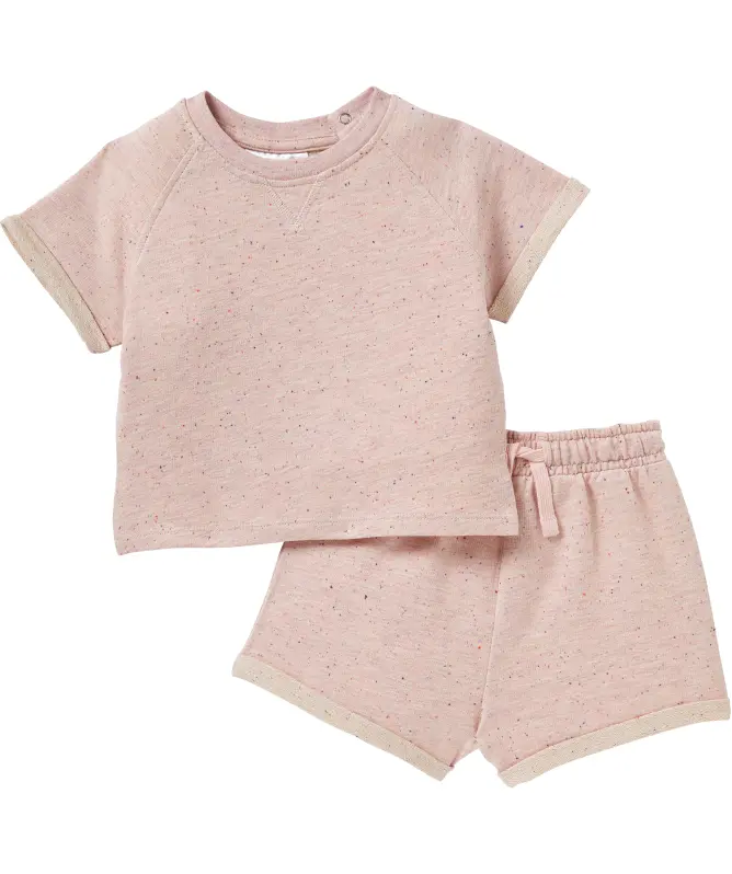 T-Shirt + Shorts