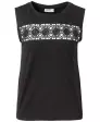 Top met gehaakte details