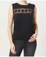 Top met gehaakte details