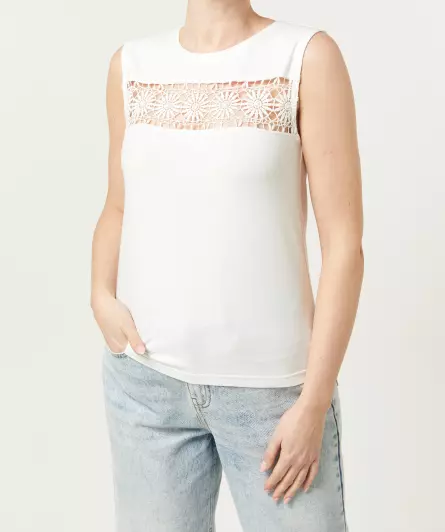 Top mit Häkeldetails