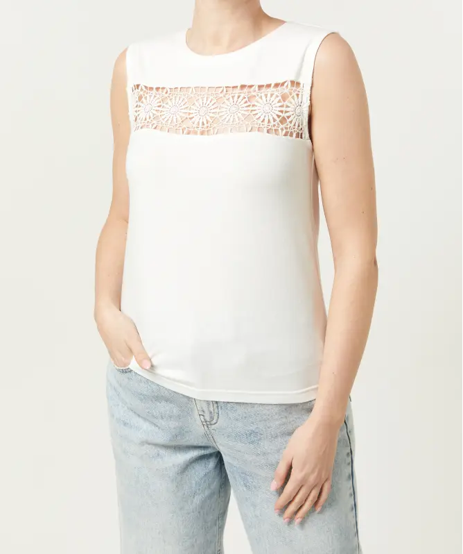 Top mit Häkeldetails