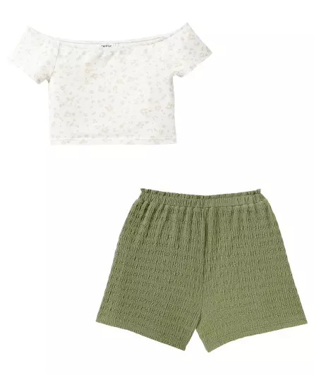 T-Shirt + Shorts