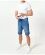 niebieski jeans