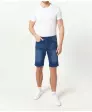 ciemny niebieski jeans