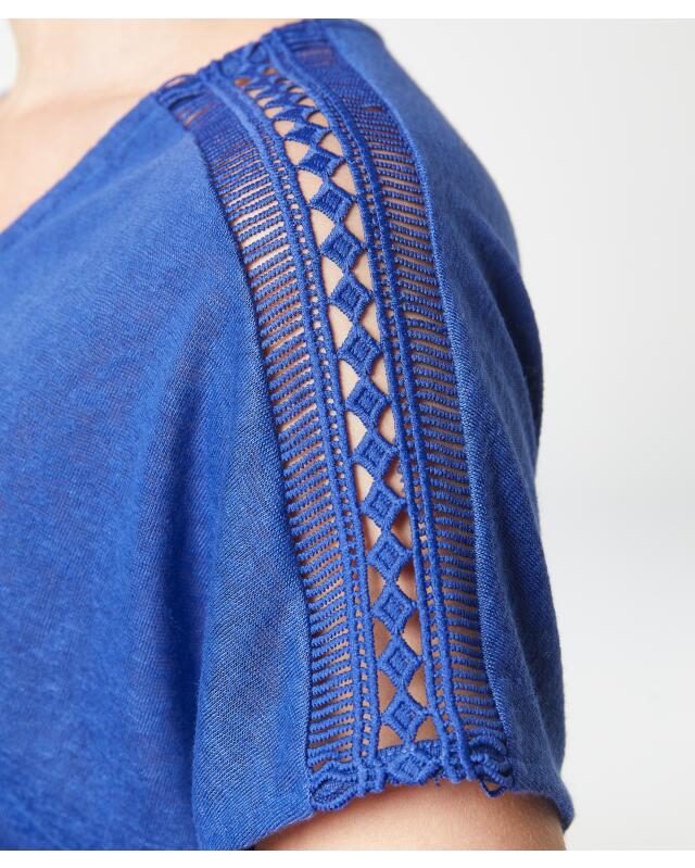 T-shirt à motif crochet femme, bleu indigo (KiK T-Shirt mit Häkelmuster (indigo blau)) — KiK, produit allemand authentique au Maroc