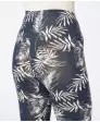 leggings-mit-blaettern-blumendruck-119771650300_5030_DB_M_EP_01.jpg