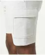 sweatshorts-mit-cargotaschen-offwhite-melange-119813912160_1216_DB_M_EP_01.jpg