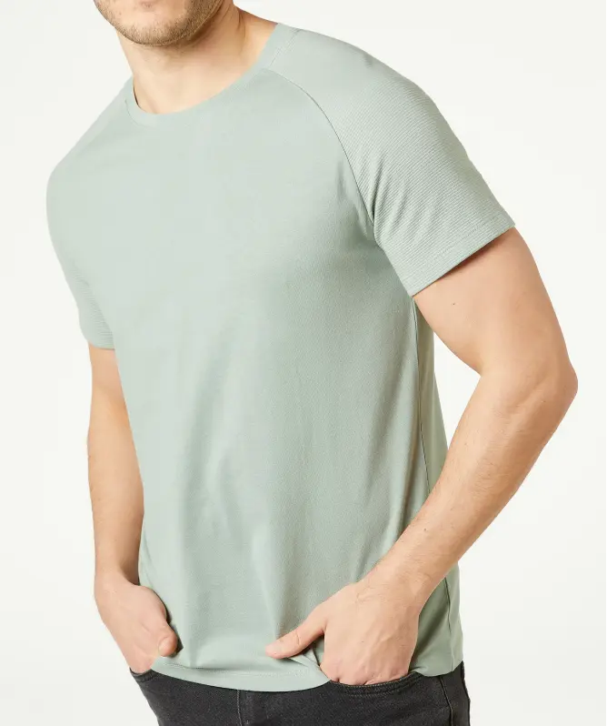T-Shirt mit gerippten Ärmeln