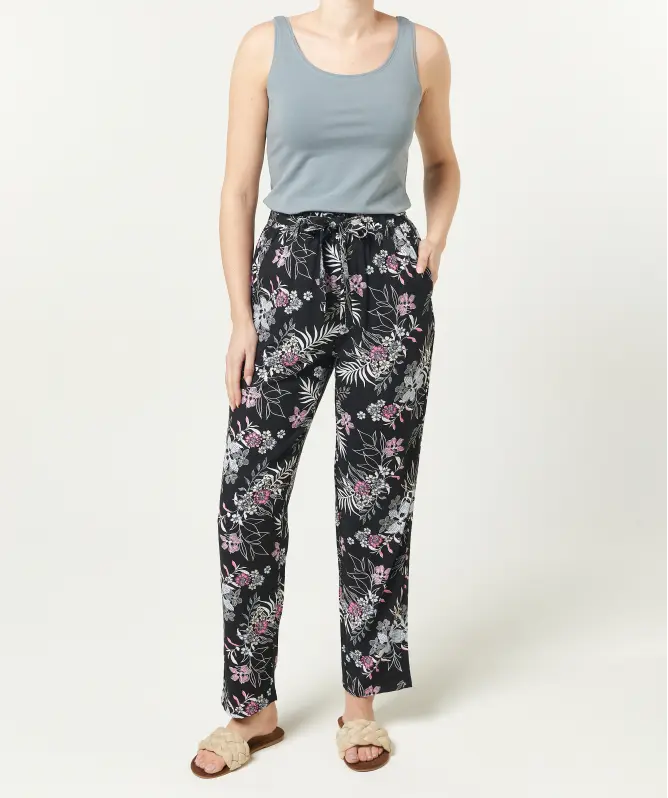 Viskosehose mit Blumenmuster