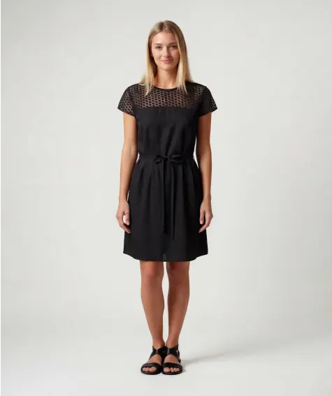 Šaty s krajkovou vložkou