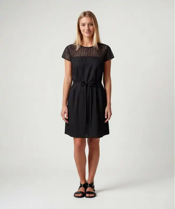 Šaty s krajkovou vložkou