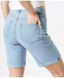 jeans-shorts-high-waist-jeansblau-hell-ausgewaschen-119956321020_2102_DB_M_EP_01.jpg