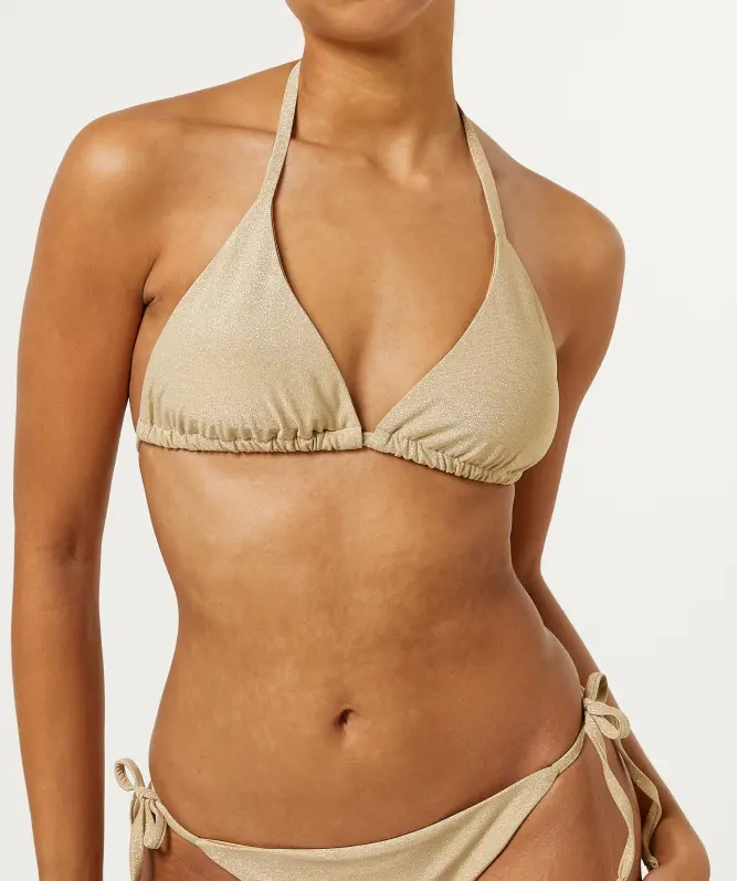 Trójkątna góra od bikini