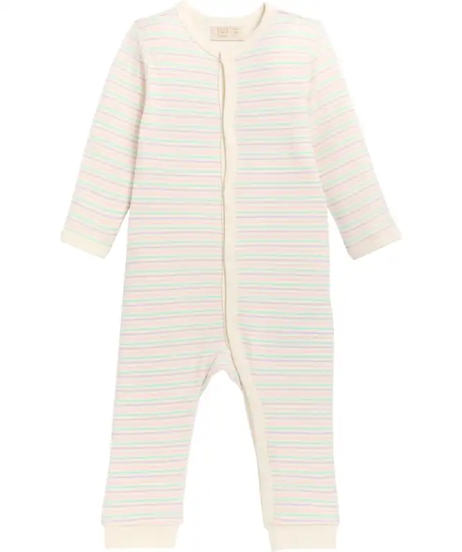 Schlafanzug mit Streifen