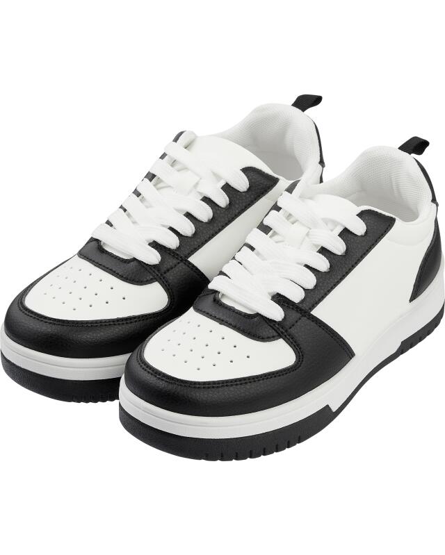 Baskets skater femme, noir/blanc (KiK Skater-Sneaker (schwarz/weiß)) — KiK, produit allemand authentique au Maroc