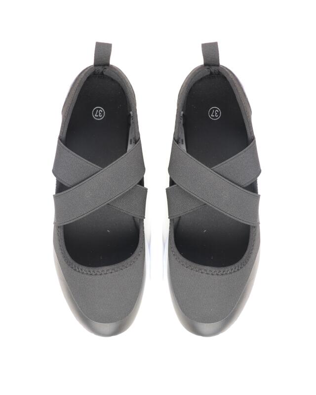 Slip-on femme, noir (KiK Schwarze Slip-ons (schwarz)) — KiK, produit allemand authentique au Maroc