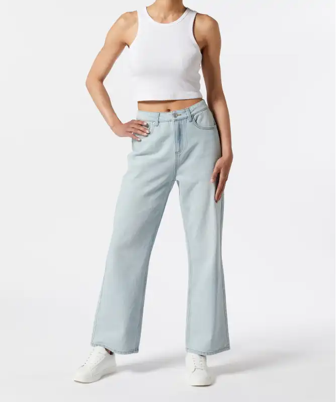 Jeansy w jasnym kolorze