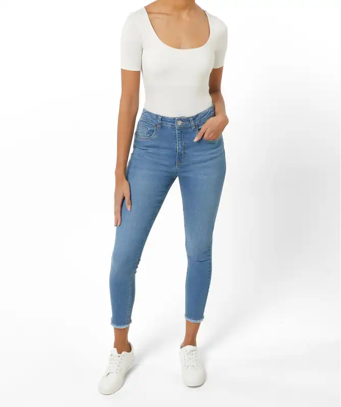 Jeansy z efektem sprania